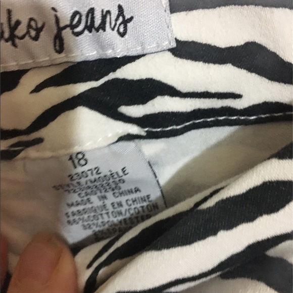 Suko plus Capri zebra print - Picture 3 of 4
